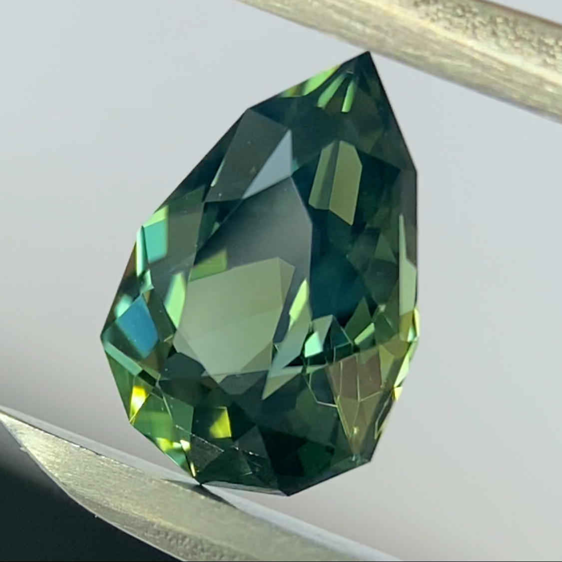 Bluish Green Sapphire 0.859ct / Nigeria