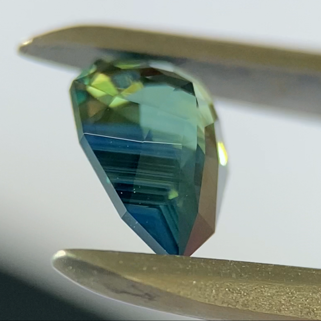 Bluish Green Sapphire 0.859ct / Nigeria