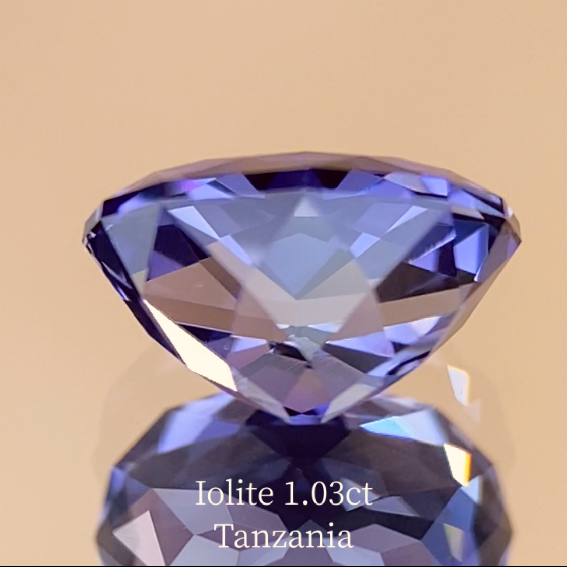 Iolite 1.034ct / Tanzania