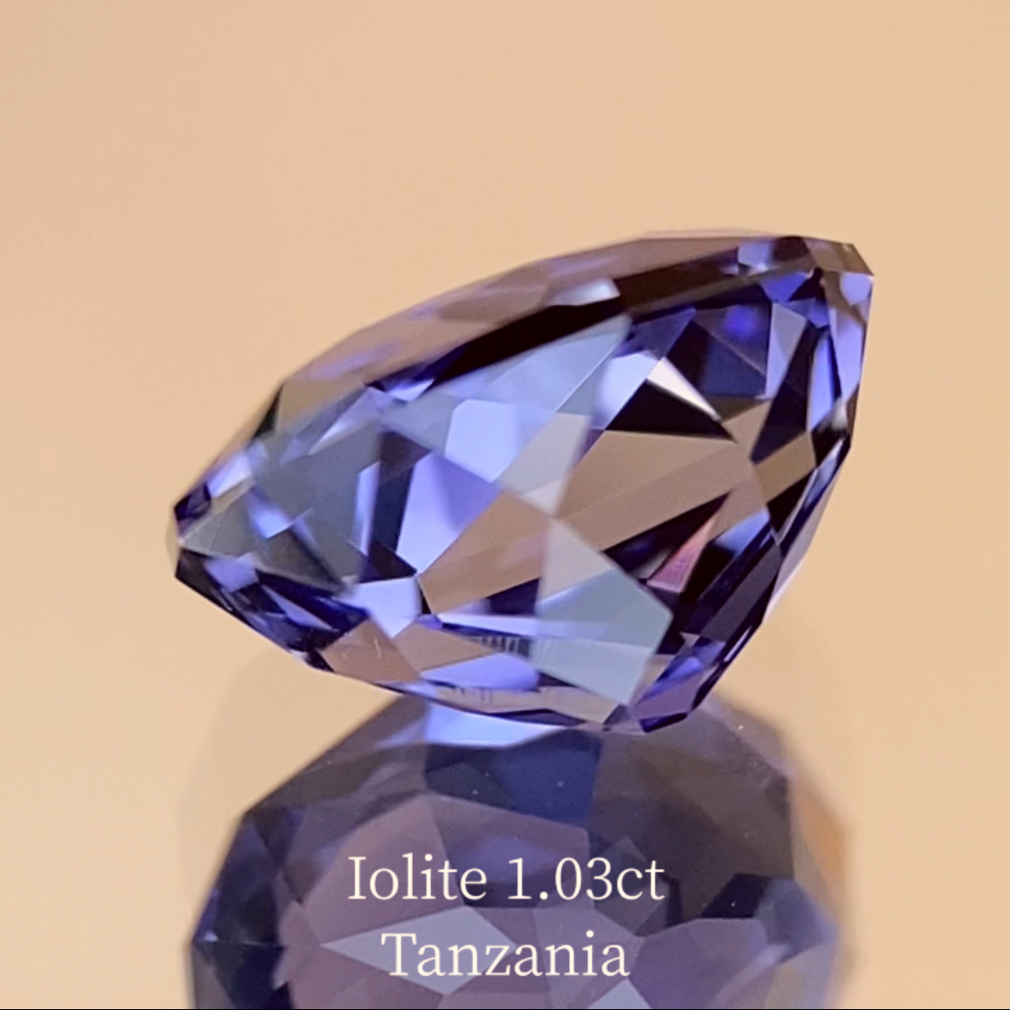Iolite 1.034ct / Tanzania