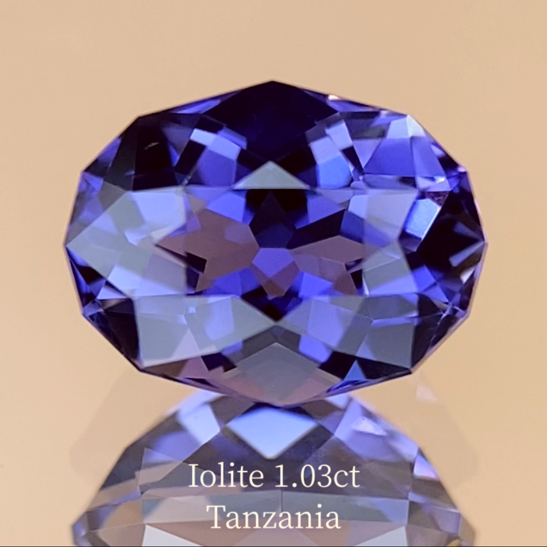 Iolite 1.034ct / Tanzania
