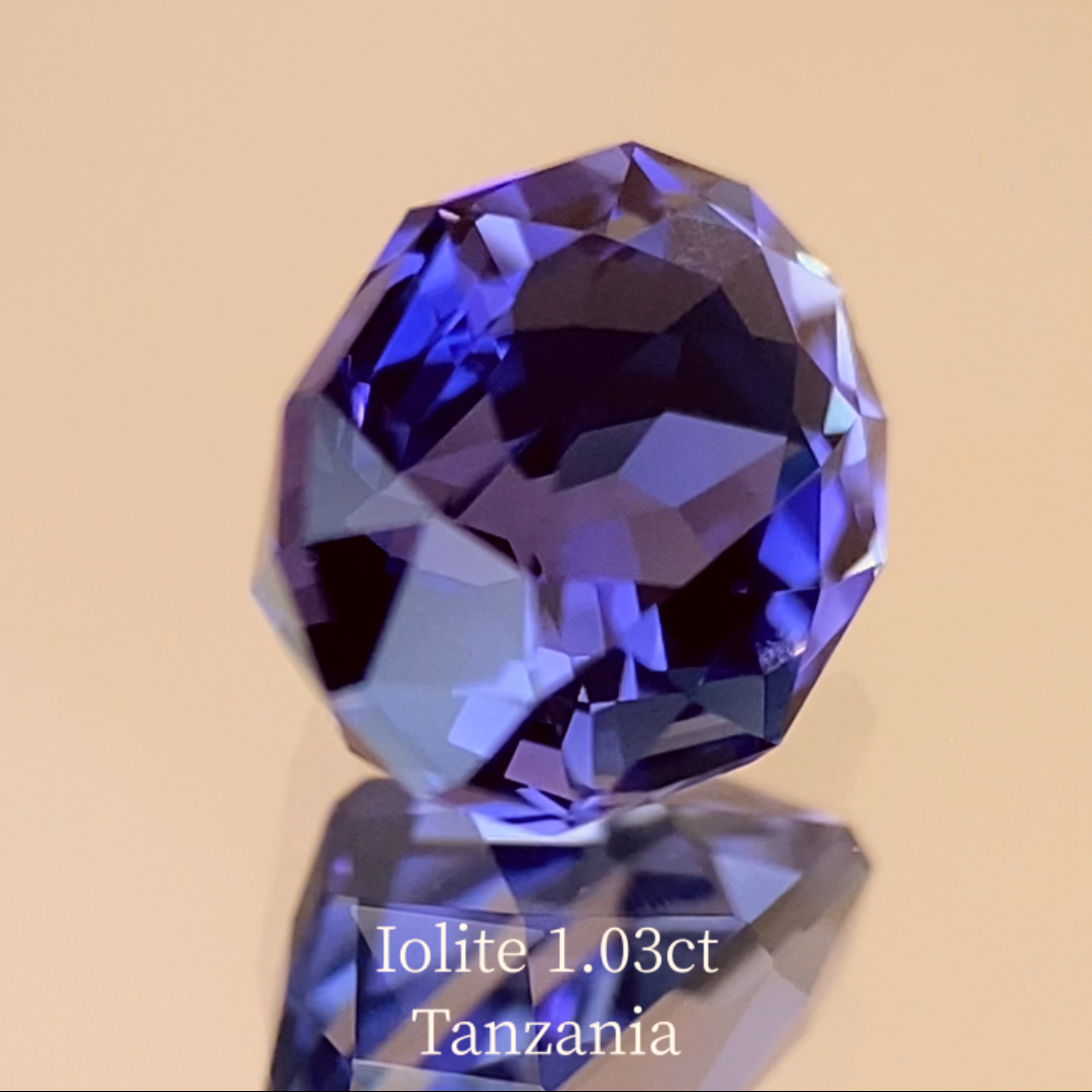 Iolite 1.034ct / Tanzania
