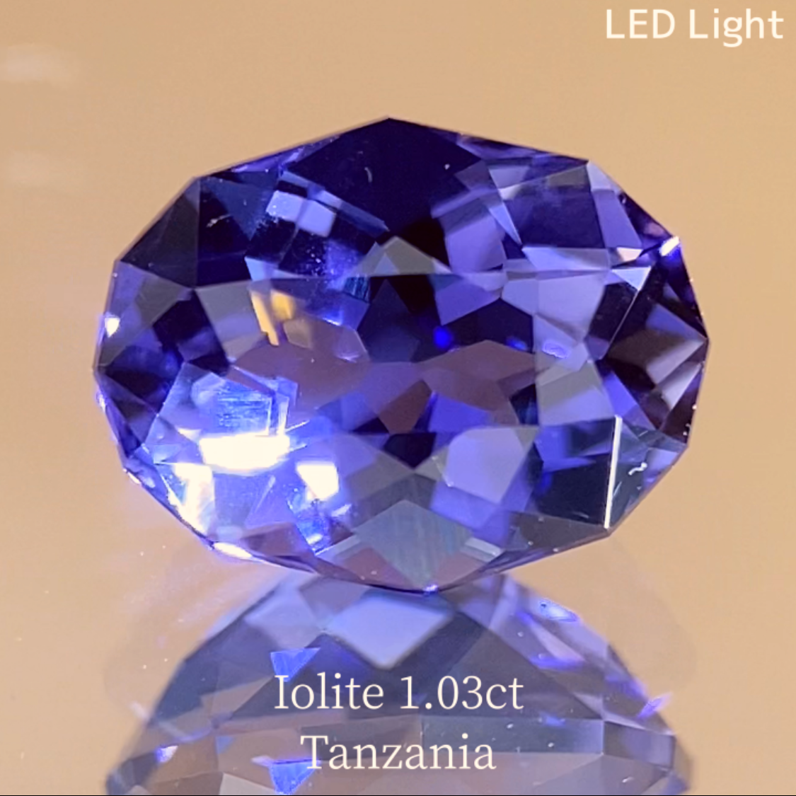 Iolite 1.034ct / Tanzania