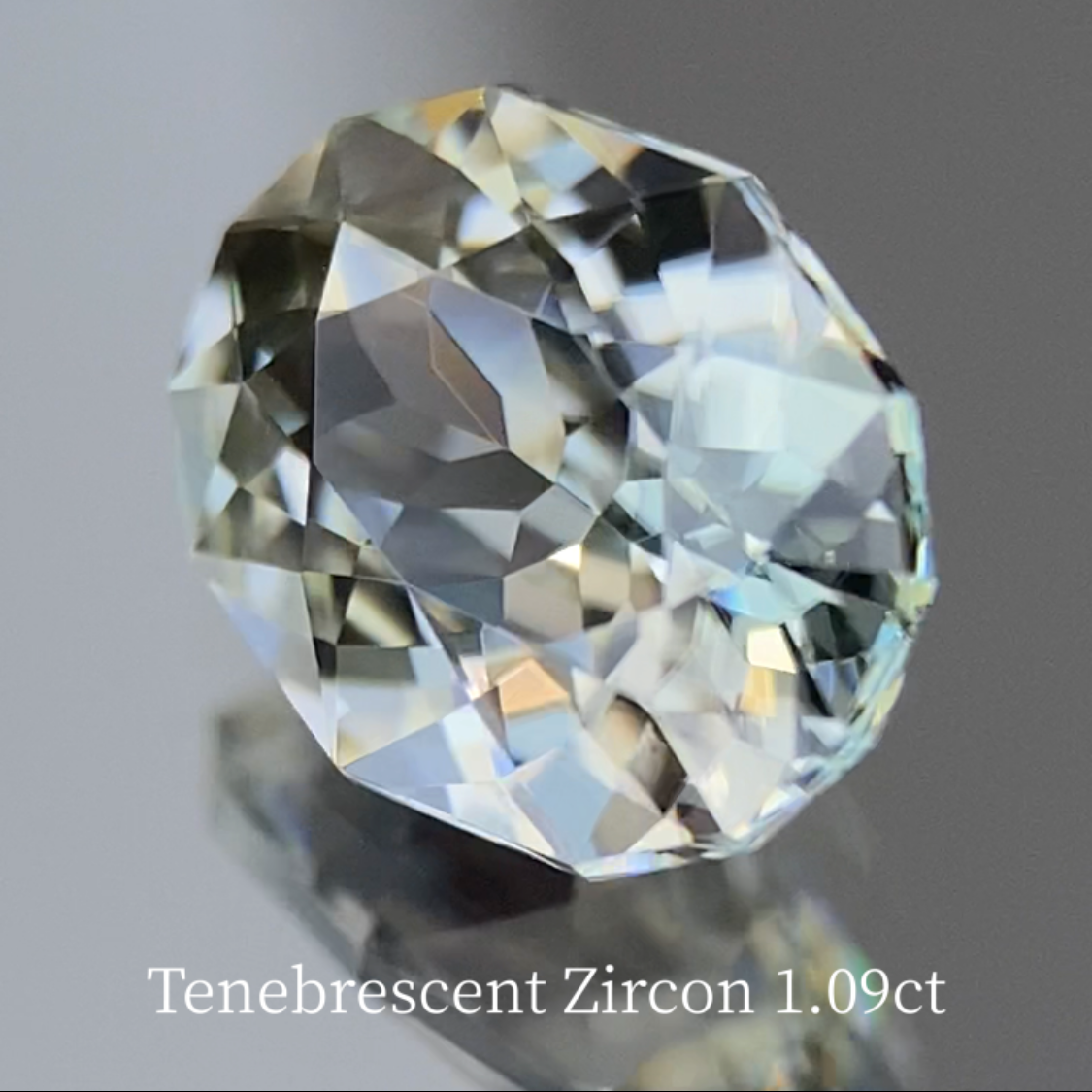 UV Tenebrescent Zircon 1.103ct