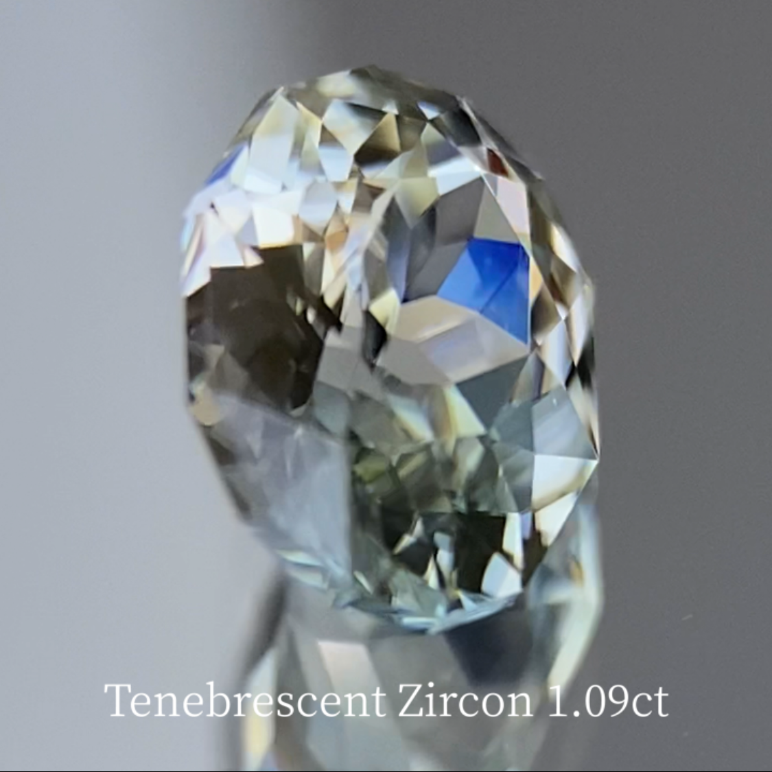 UV Tenebrescent Zircon 1.103ct
