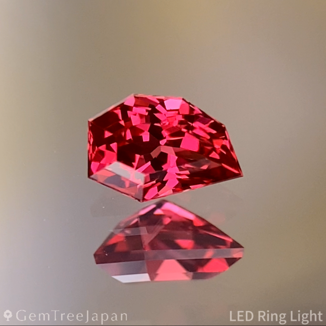 Pinkish Red Spinel 0.254ct / Burma – IRMO.JP