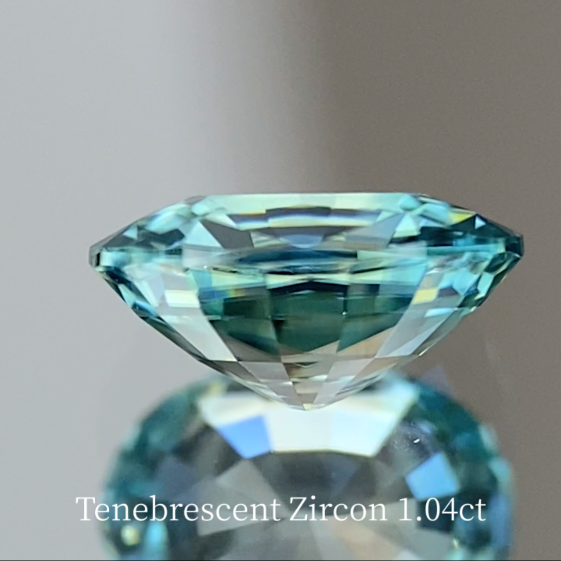 UV Tenebrescent Zircon 1.042ct