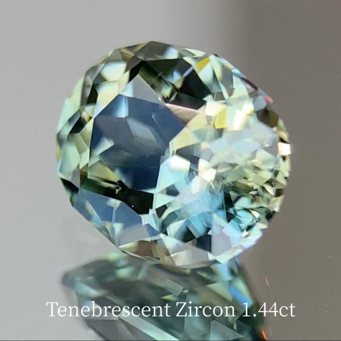 UV Tenebrescent Zircon 1.435ct