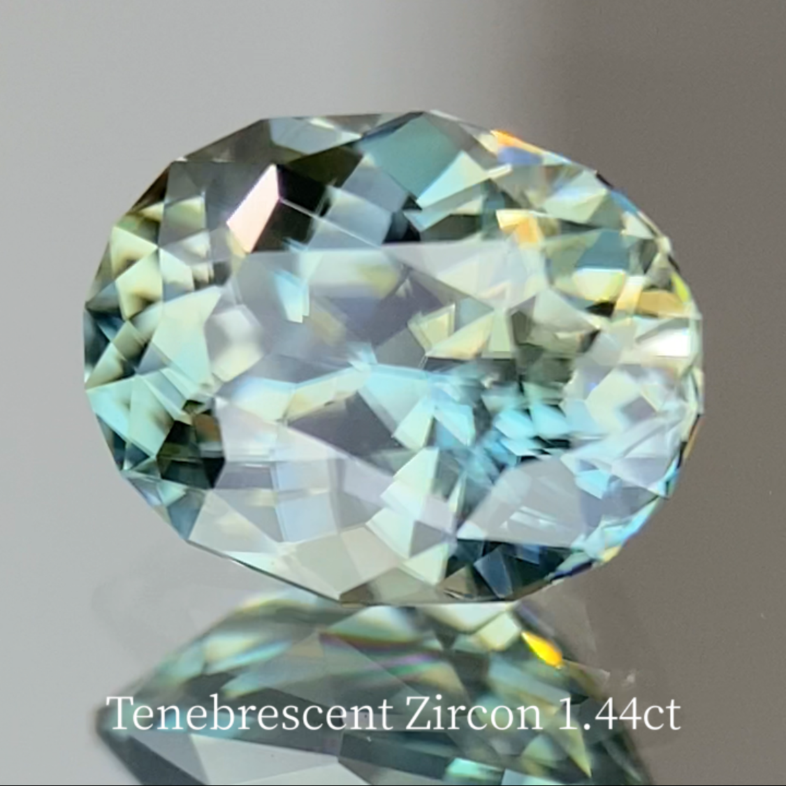 UV Tenebrescent Zircon 1.435ct