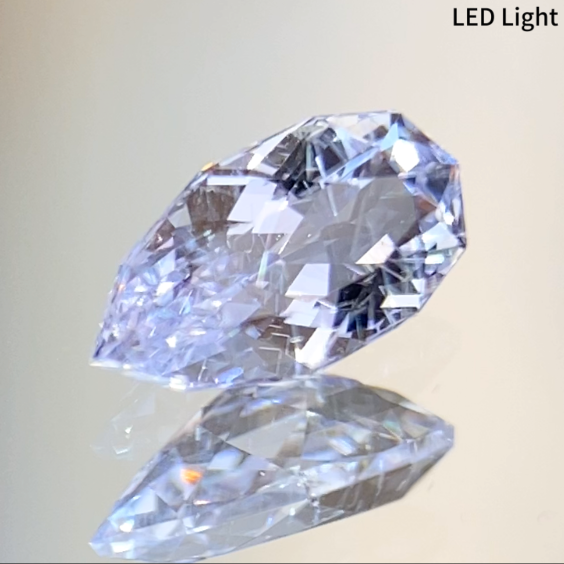 Near Colorless Spinel 0.350ct / Vietnam