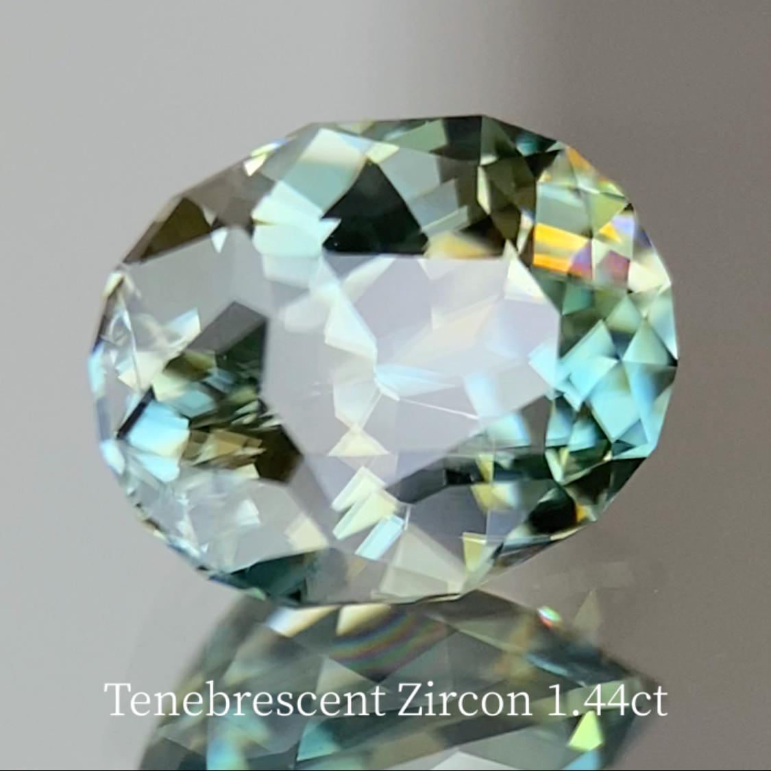 UV Tenebrescent Zircon 1.435ct