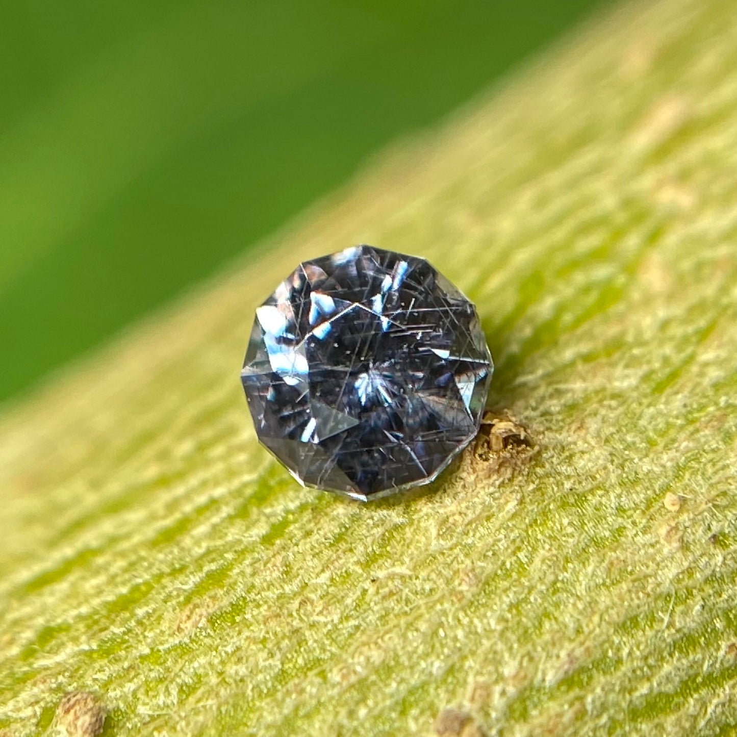 Color Change Garnet 0.137ct / Bekily(Madagascar)