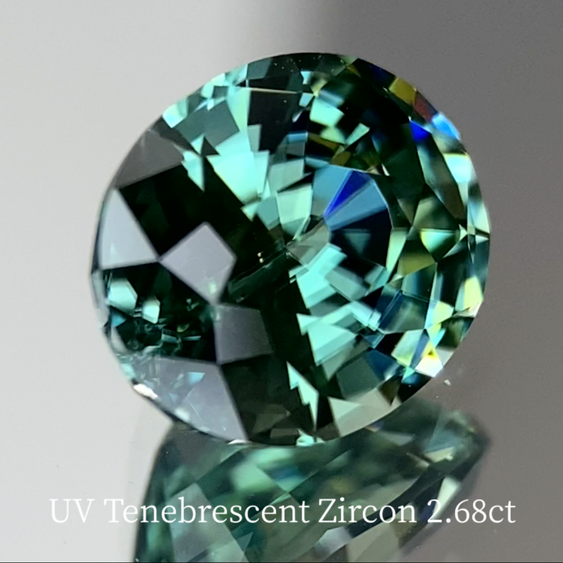 UV Tenebrescent Zircon 2.675ct