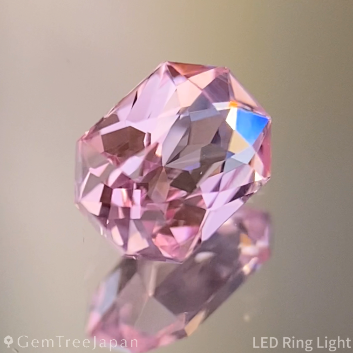 【Trial Price】Padparadscha Sapphire 0.429ct / Sri Lanka