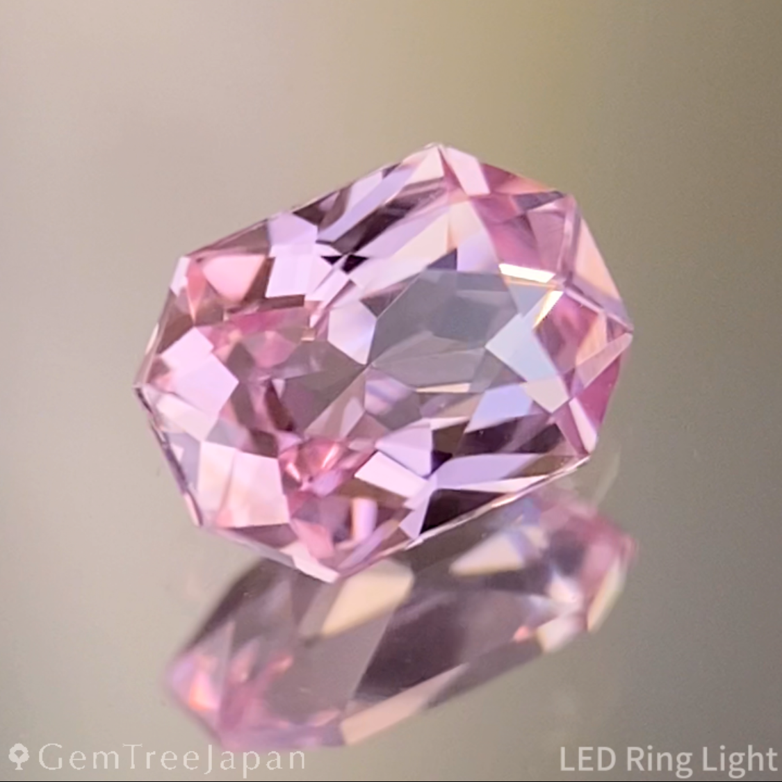 【Trial Price】Padparadscha Sapphire 0.429ct / Sri Lanka