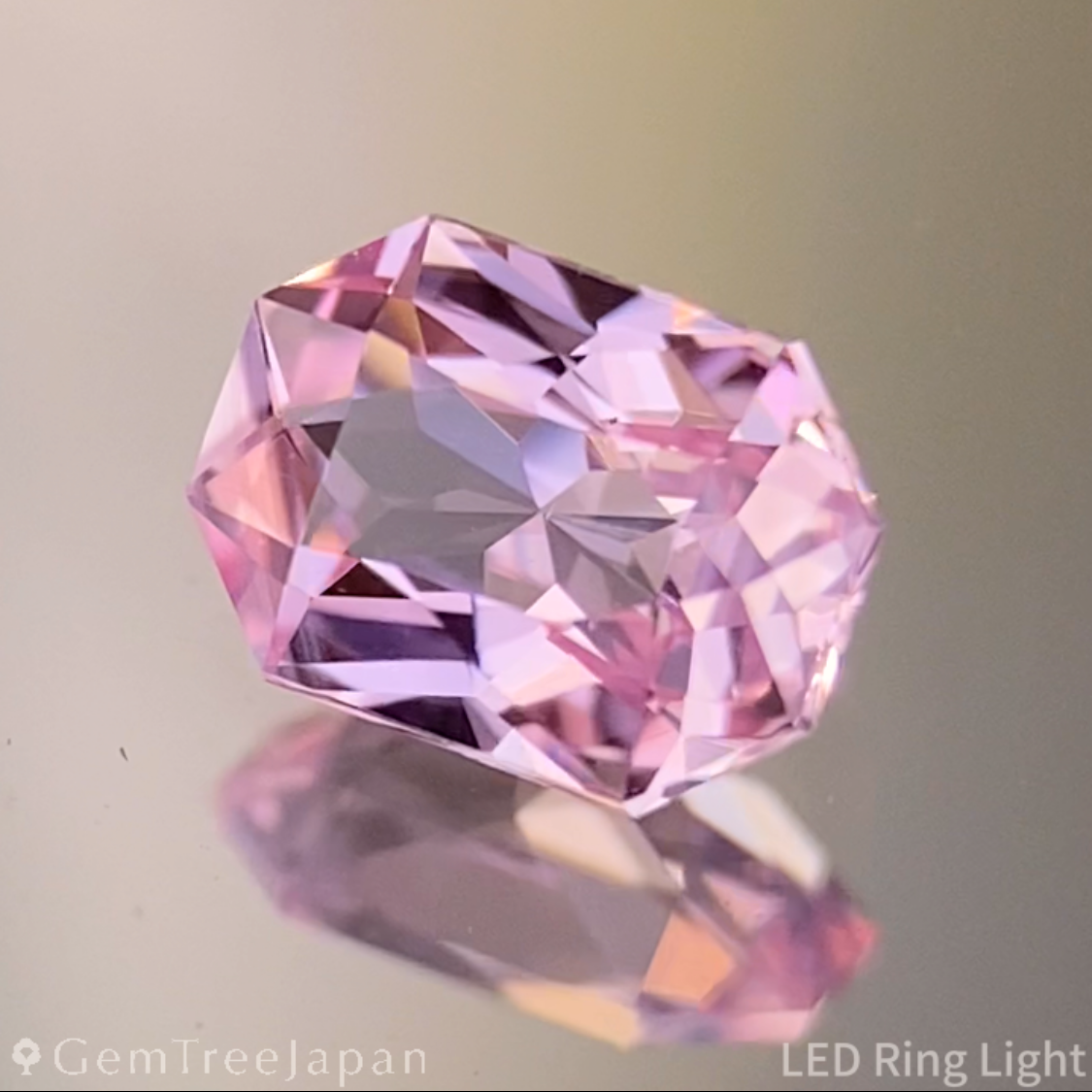 【Trial Price】Padparadscha Sapphire 0.429ct / Sri Lanka