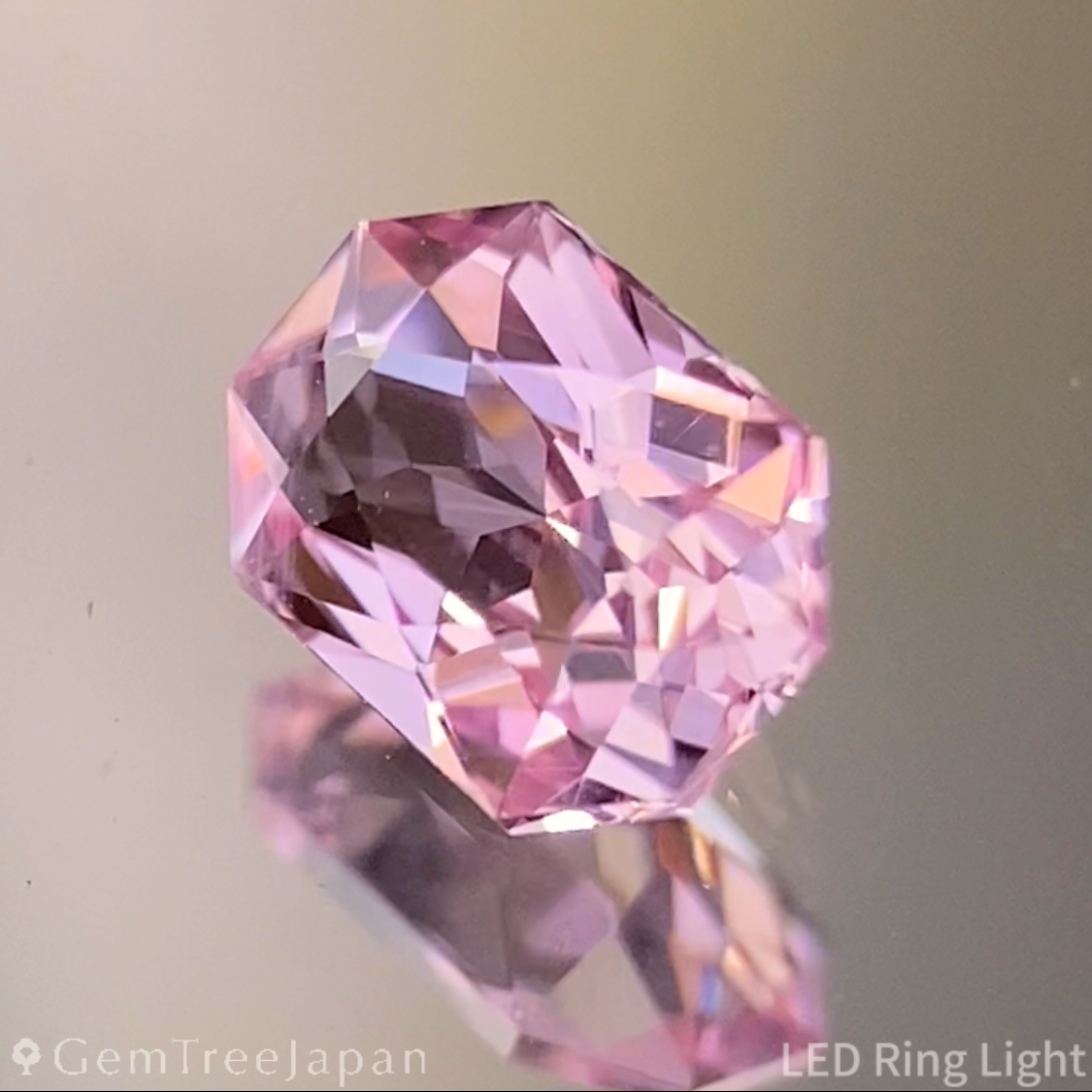 【Trial Price】Padparadscha Sapphire 0.429ct / Sri Lanka