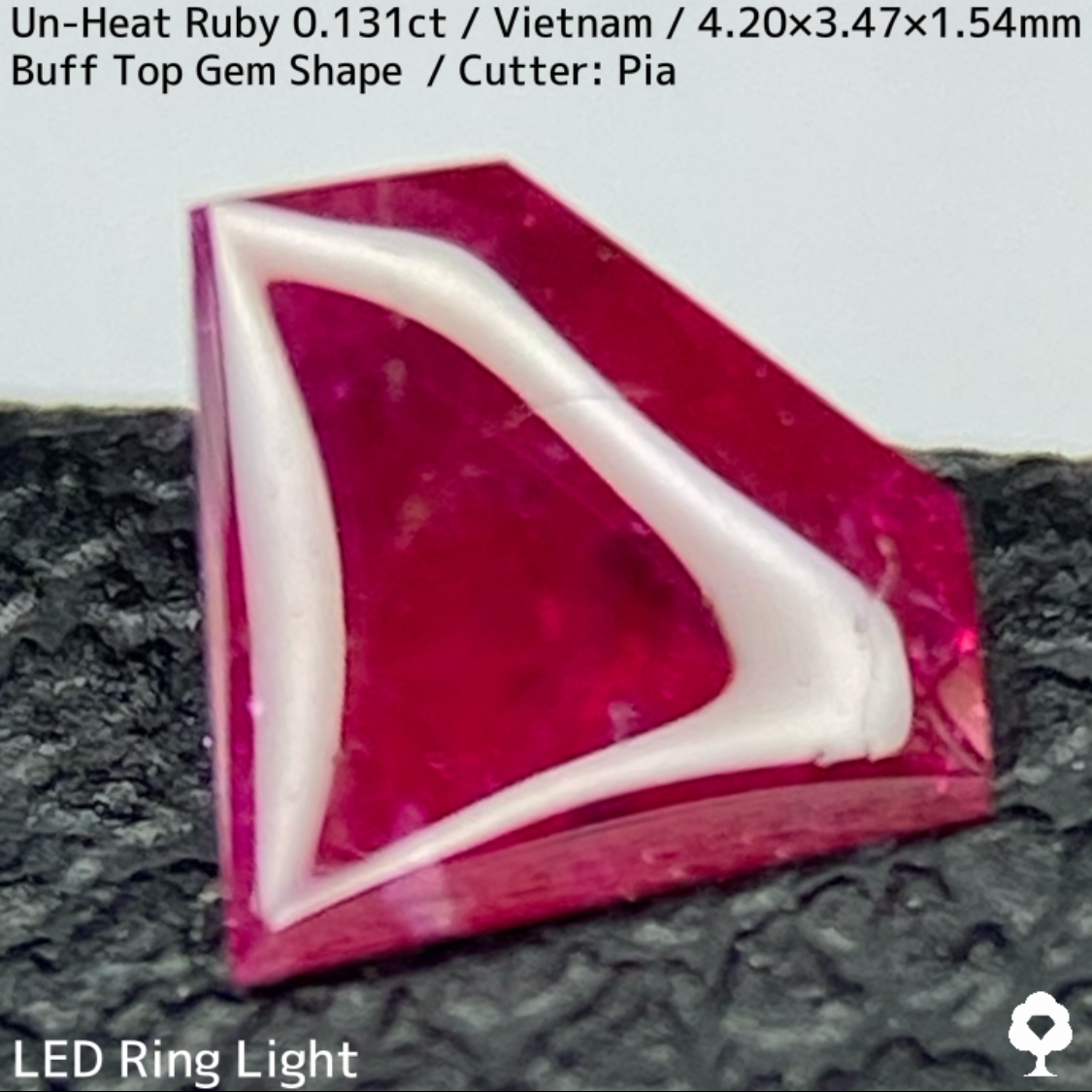 Un-Heat Ruby 0.131ct / Vietnam / BuffTop GemShape(Type1) ”Made from rough stone”