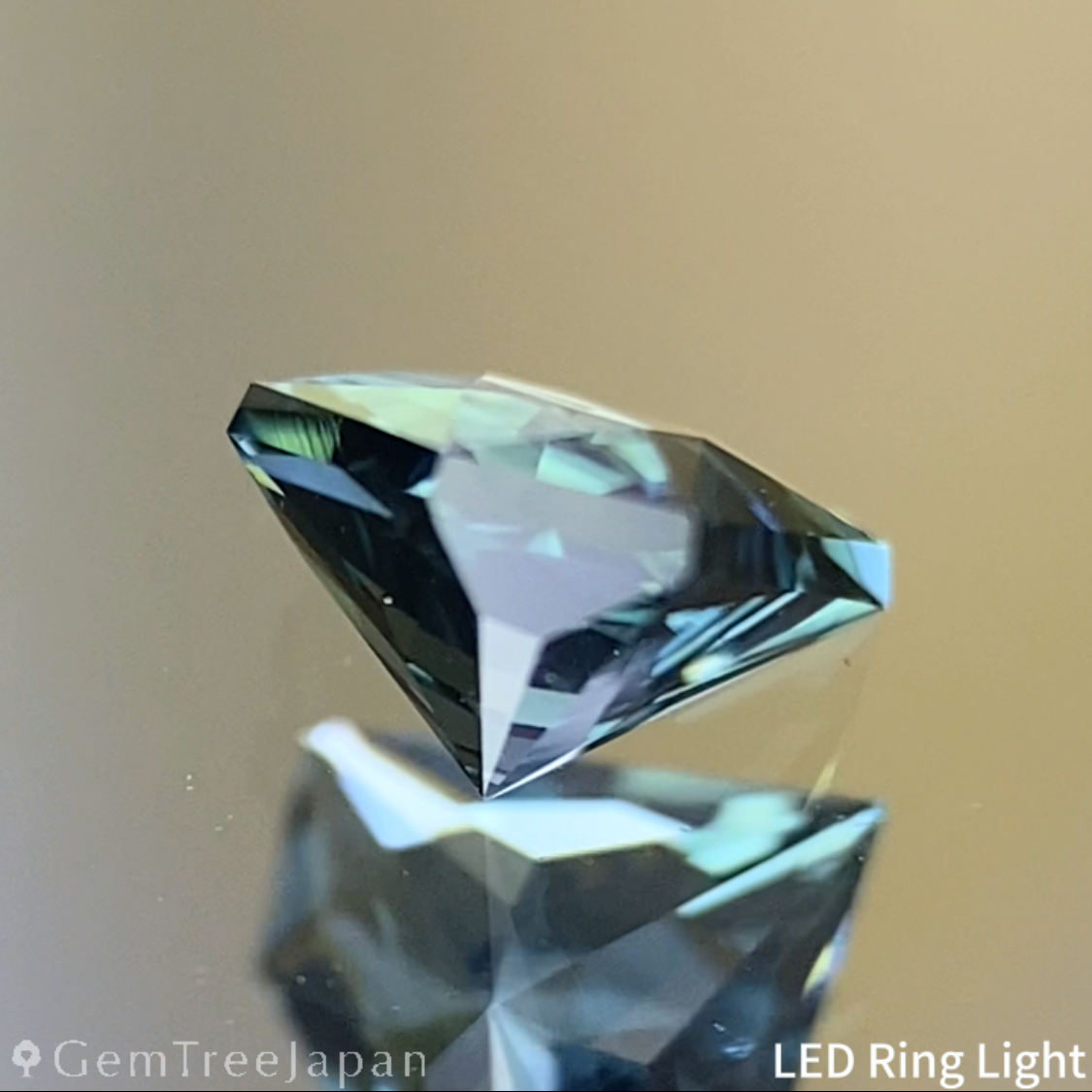 Teal Blue Sapphire 0.446ct / Cameroon