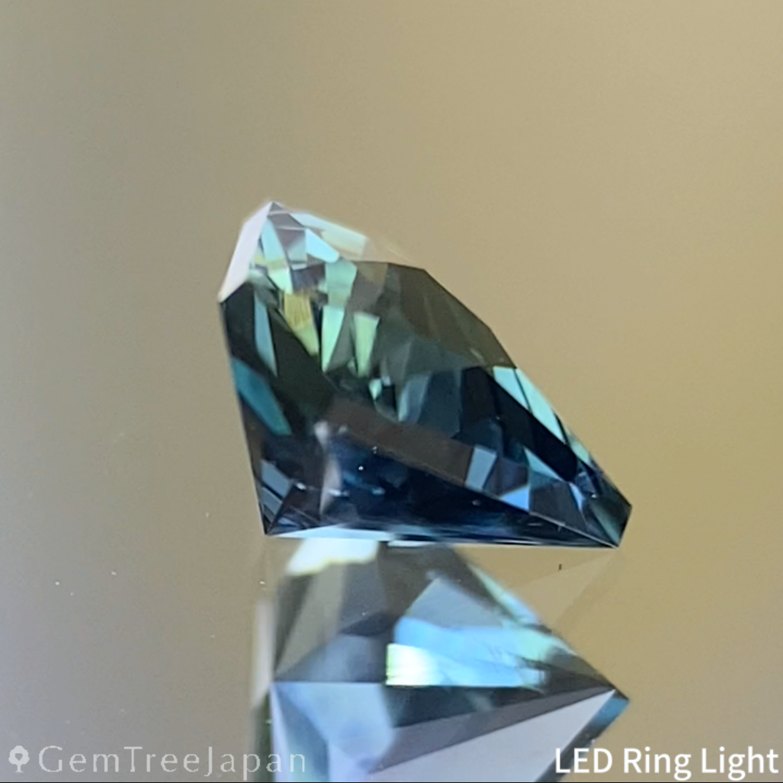 Teal Blue Sapphire 0.446ct / Cameroon