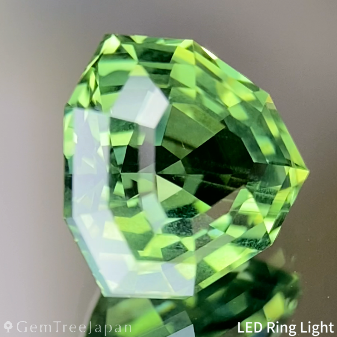 Yellowish Green Sapphire 2.006ct / Nigeria