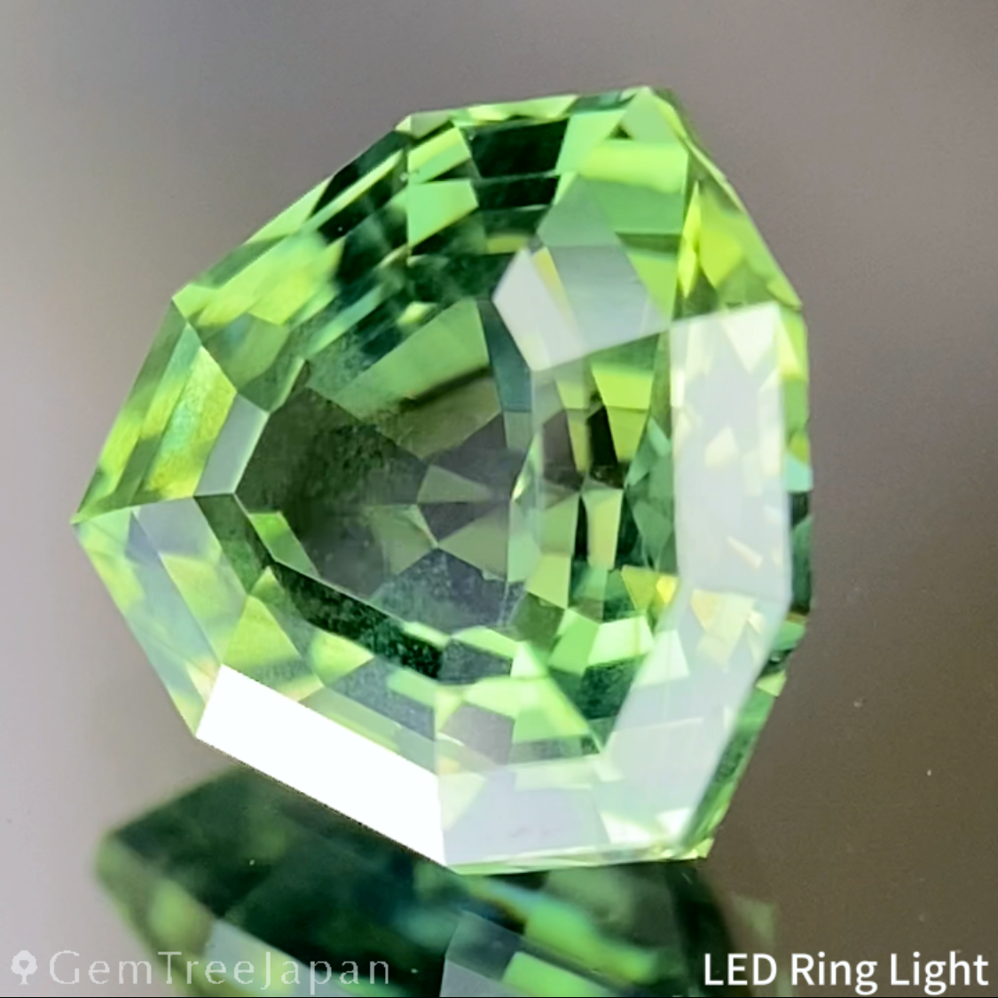 Yellowish Green Sapphire 2.006ct / Nigeria