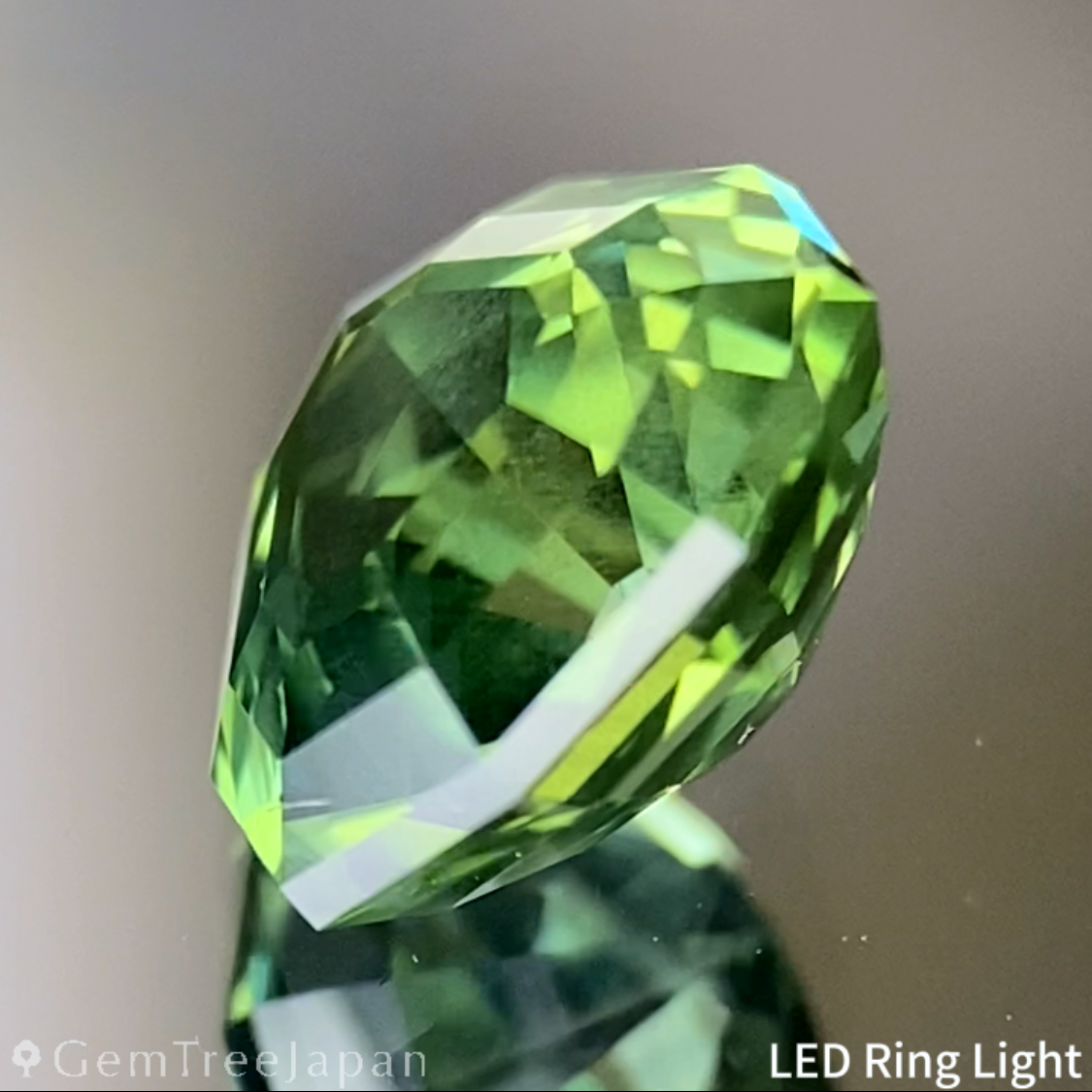 Yellowish Green Sapphire 2.006ct / Nigeria