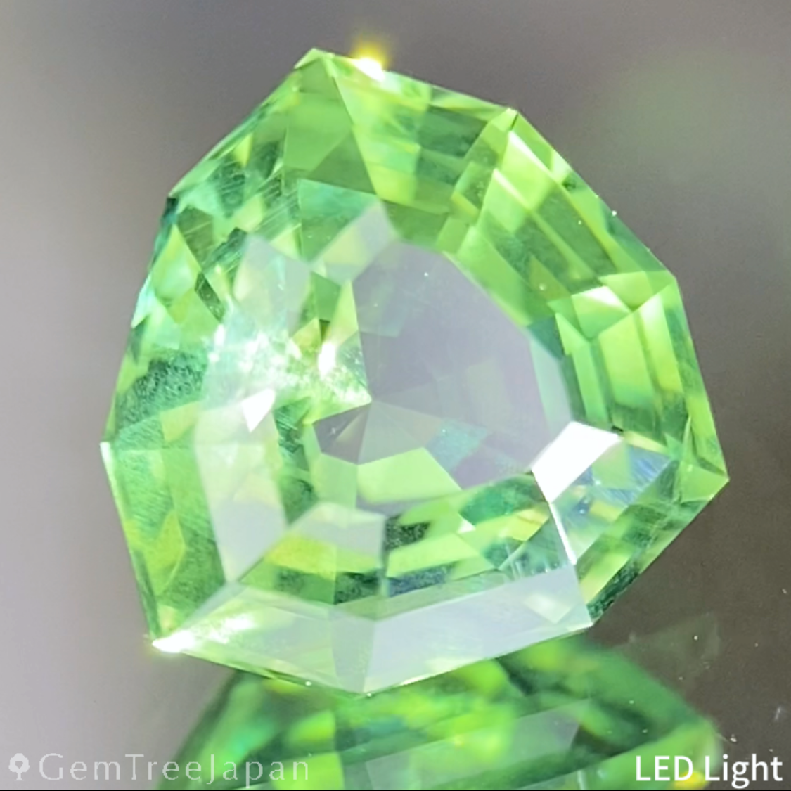 Yellowish Green Sapphire 2.006ct / Nigeria