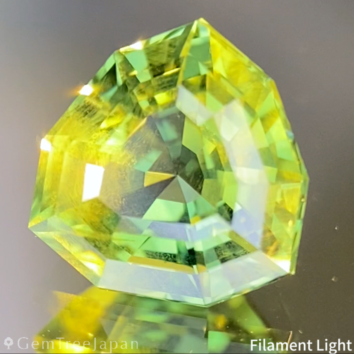 Yellowish Green Sapphire 2.006ct / Nigeria