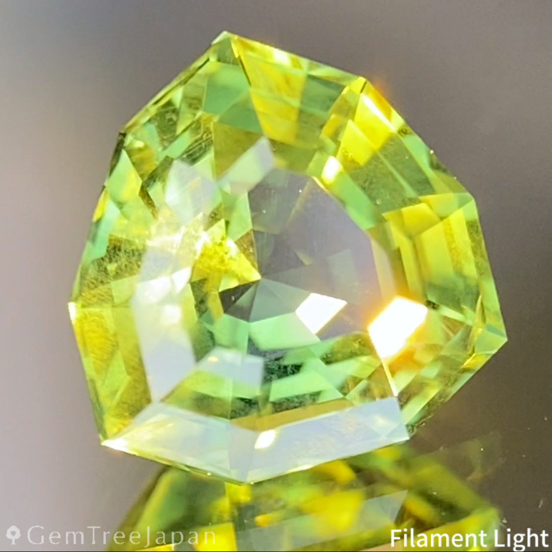 Yellowish Green Sapphire 2.006ct / Nigeria