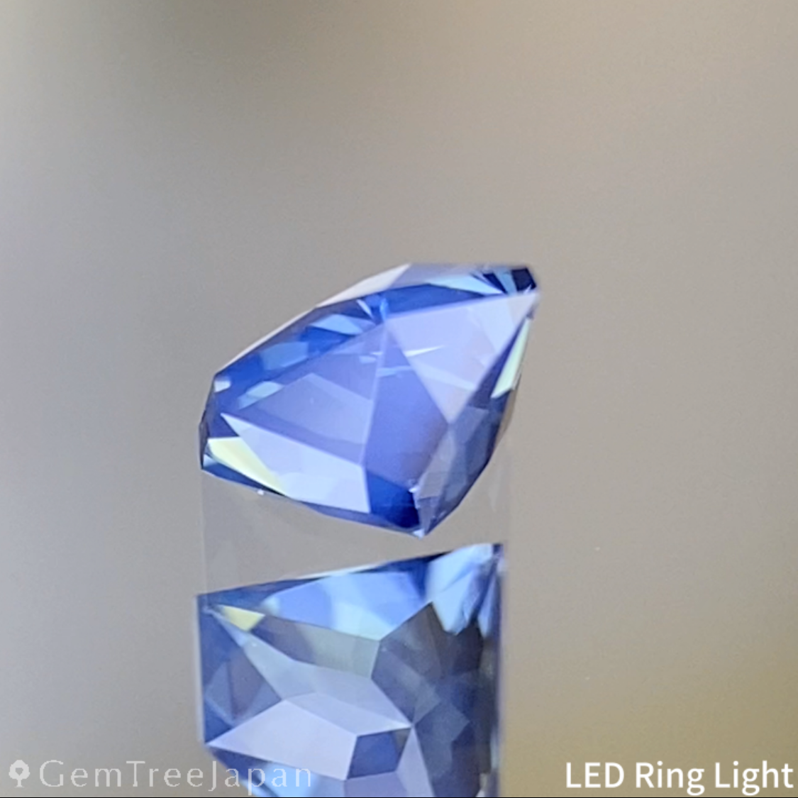 Silky Blue Sapphire 0.306ct / Cameroon