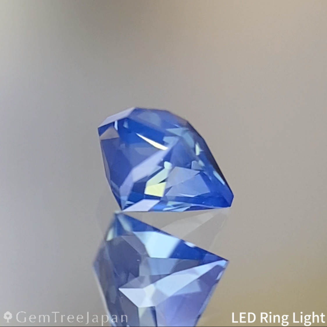 Silky Blue Sapphire 0.306ct / Cameroon