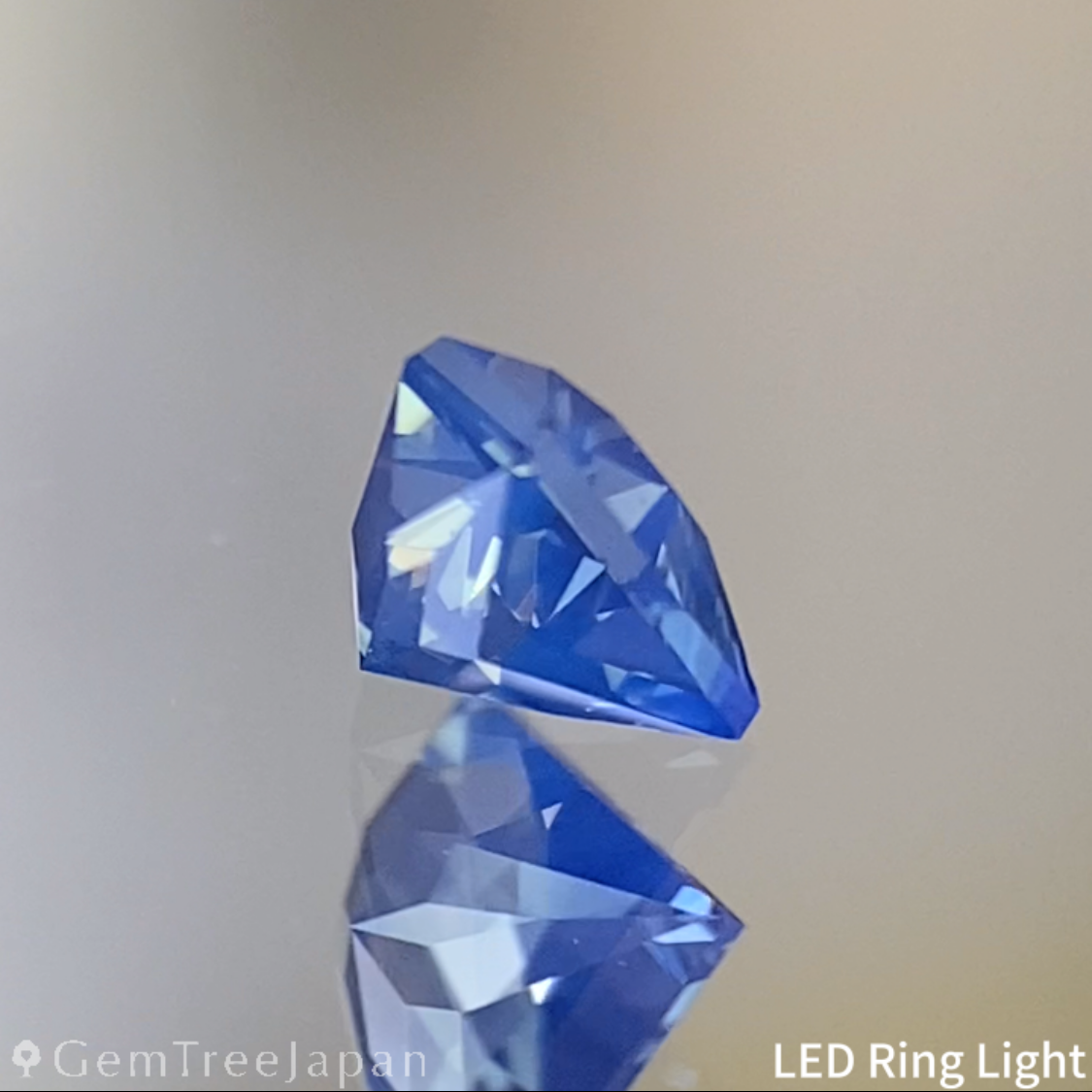 Silky Blue Sapphire 0.306ct / Cameroon