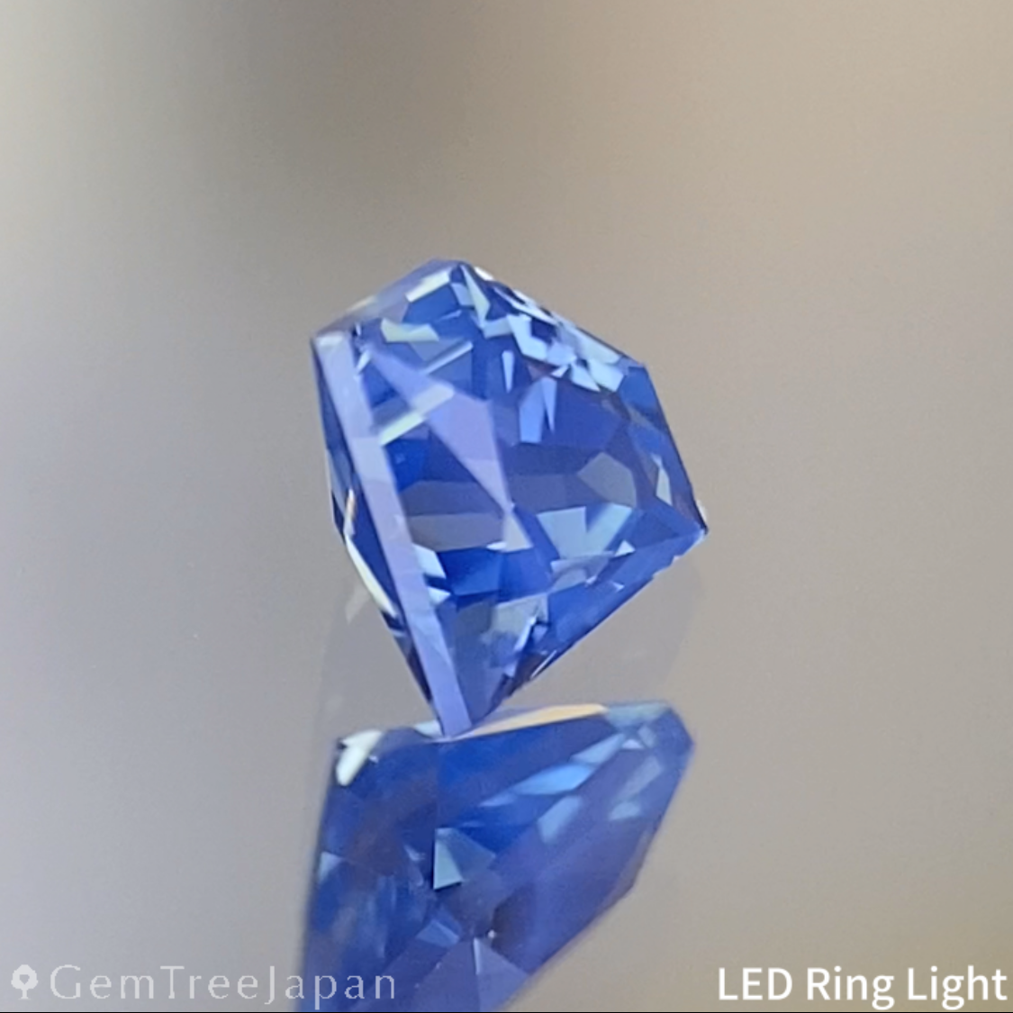 Silky Blue Sapphire 0.306ct / Cameroon
