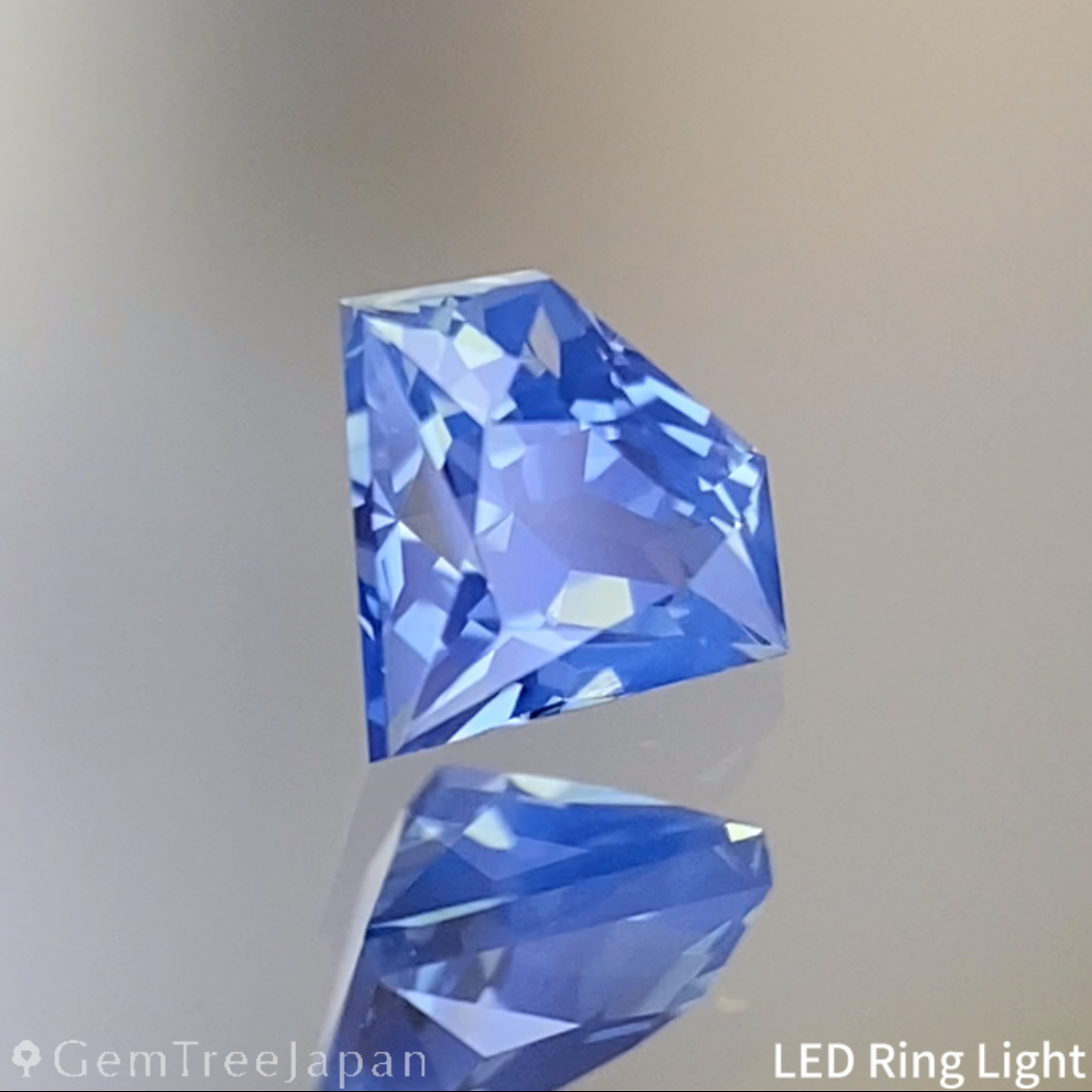 Silky Blue Sapphire 0.306ct / Cameroon