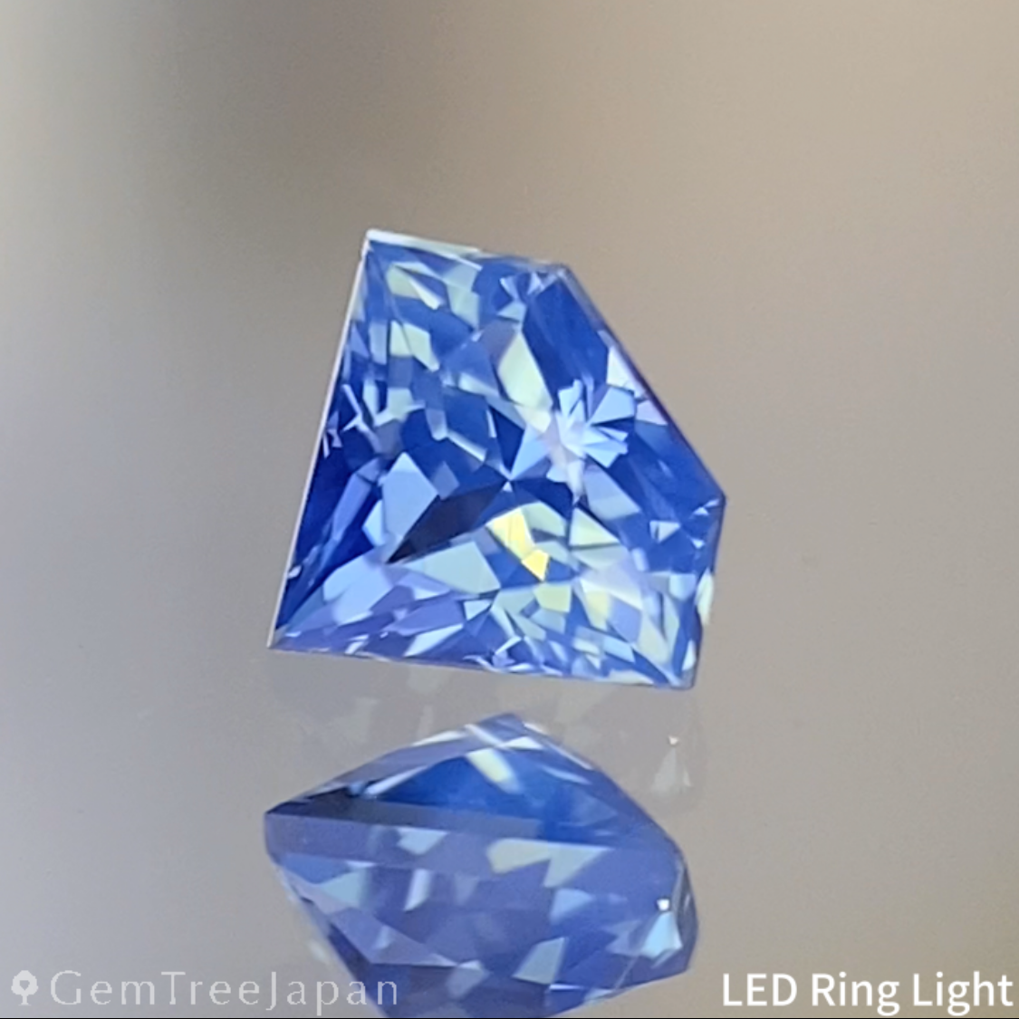 Silky Blue Sapphire 0.306ct / Cameroon