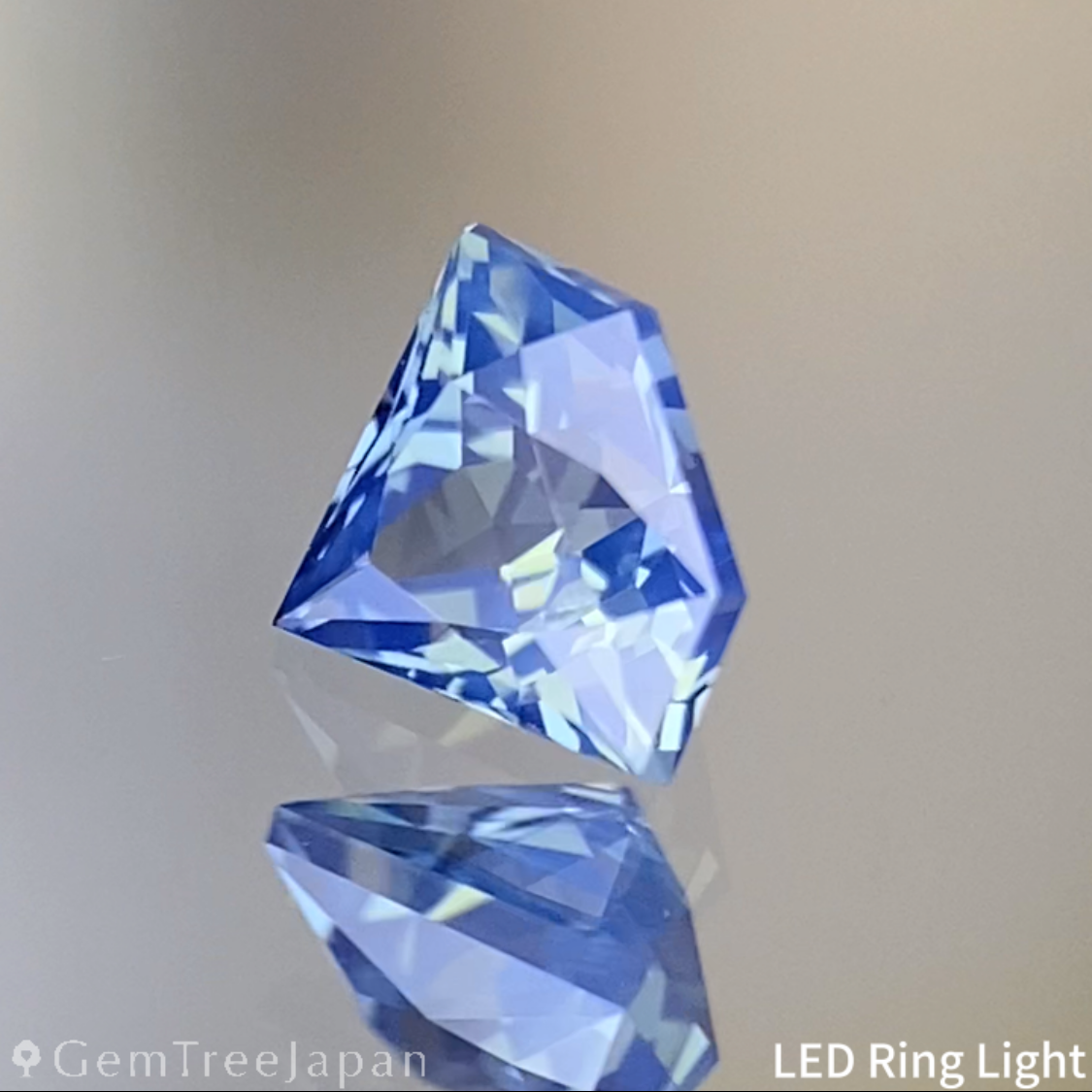Silky Blue Sapphire 0.306ct / Cameroon