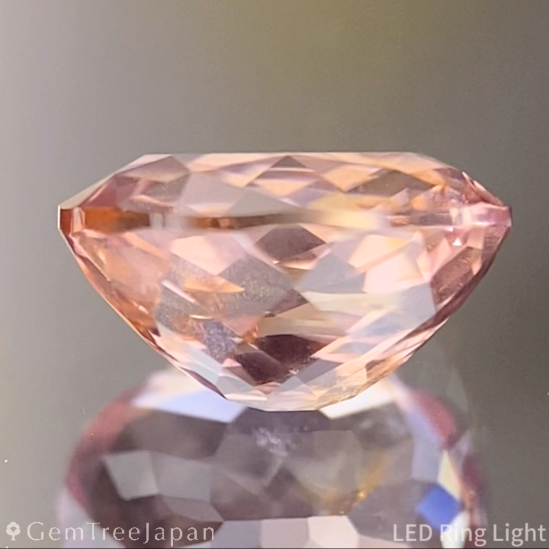 Padparadscha Sapphire 1.427ct / Madagascar