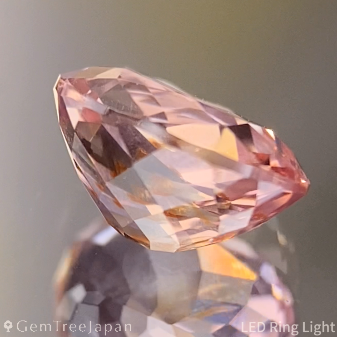 Padparadscha Sapphire 1.427ct / Madagascar