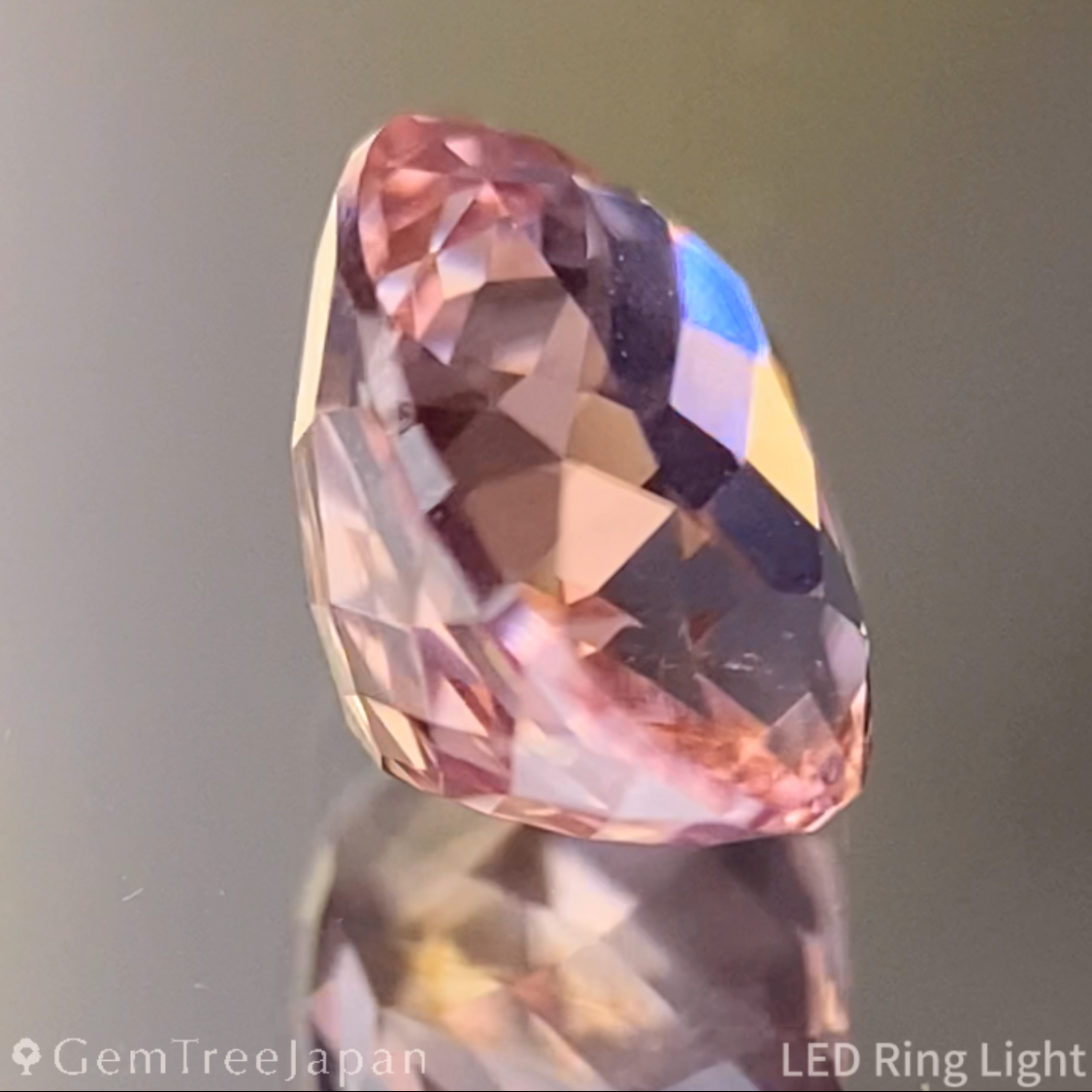 Padparadscha Sapphire 1.427ct / Madagascar