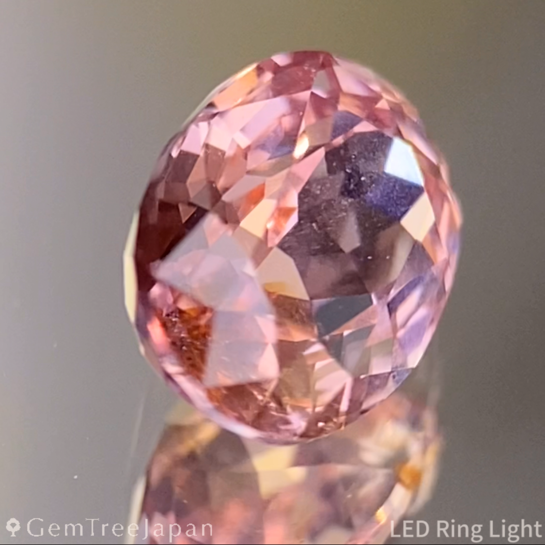 Padparadscha Sapphire 1.427ct / Madagascar