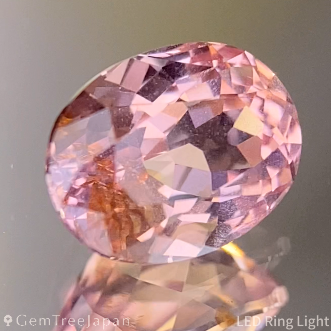 Padparadscha Sapphire 1.427ct / Madagascar