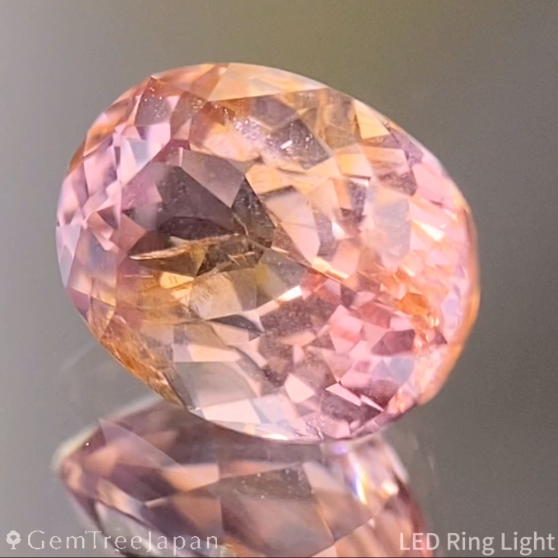 Padparadscha Sapphire 1.427ct / Madagascar