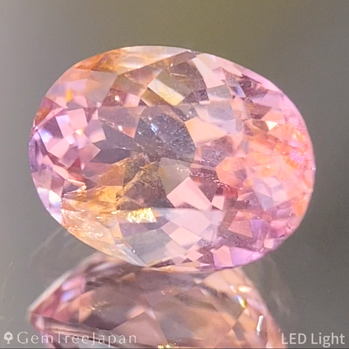 Padparadscha Sapphire 1.427ct / Madagascar