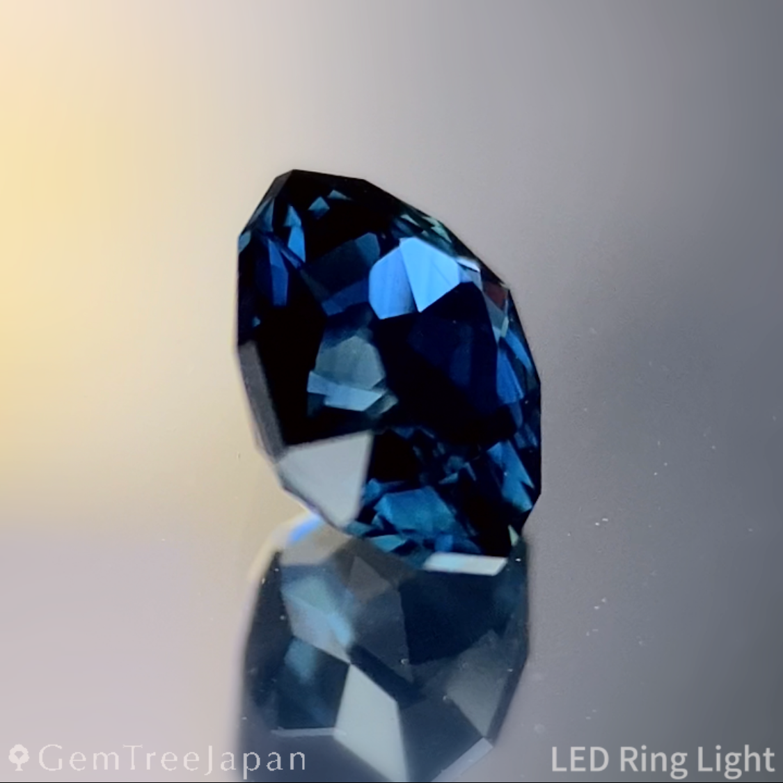Deep Indigo Blue Sapphire 0.561ct / Thailand