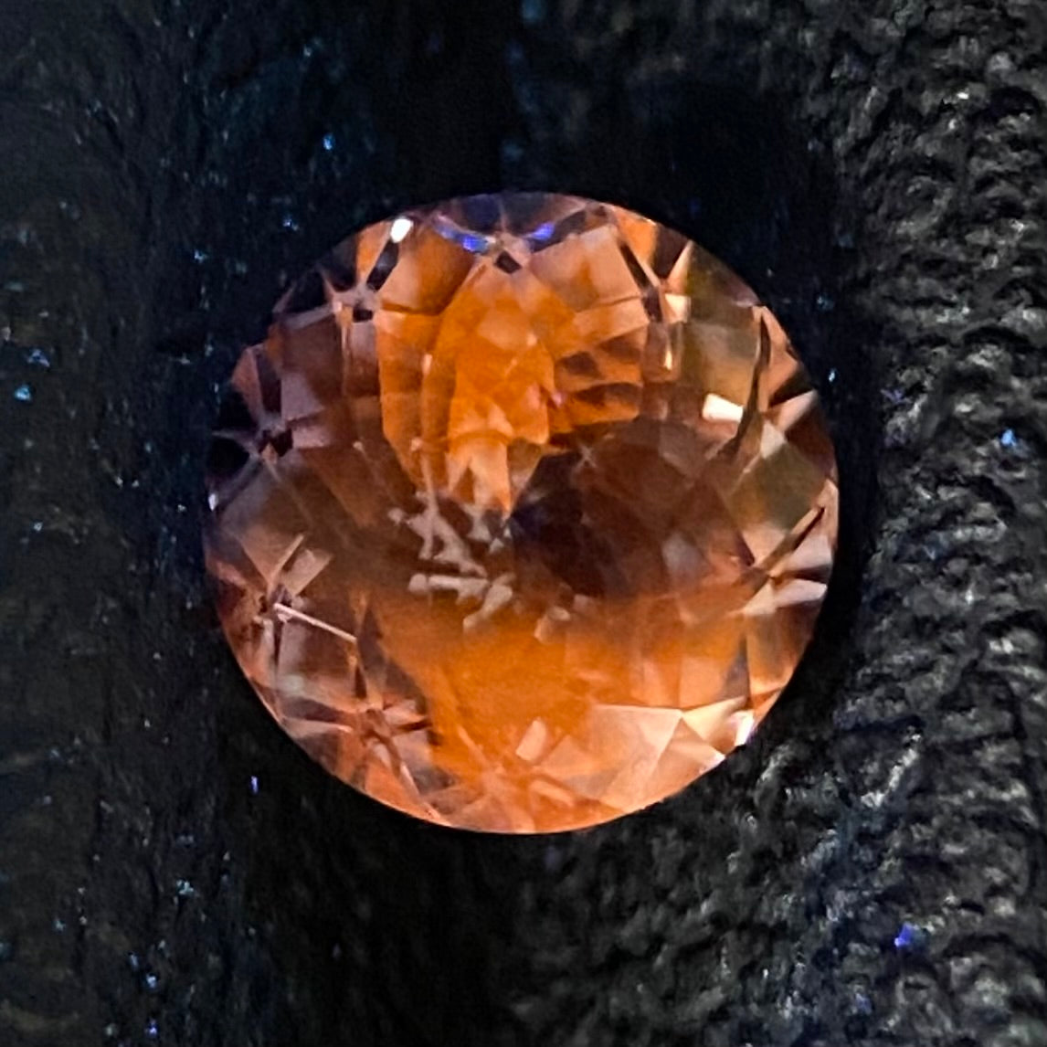 "Super Gira" Parti-Color Sapphire 0.45ct / Sri Lanka