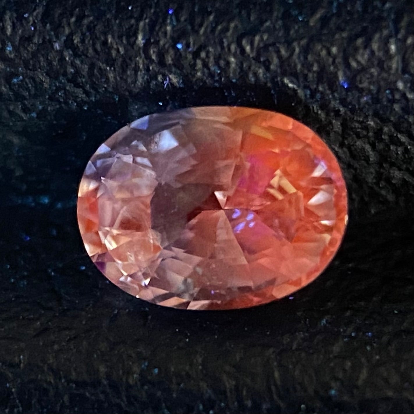 Parti-Color Sapphire 0.62ct / Sri Lanka