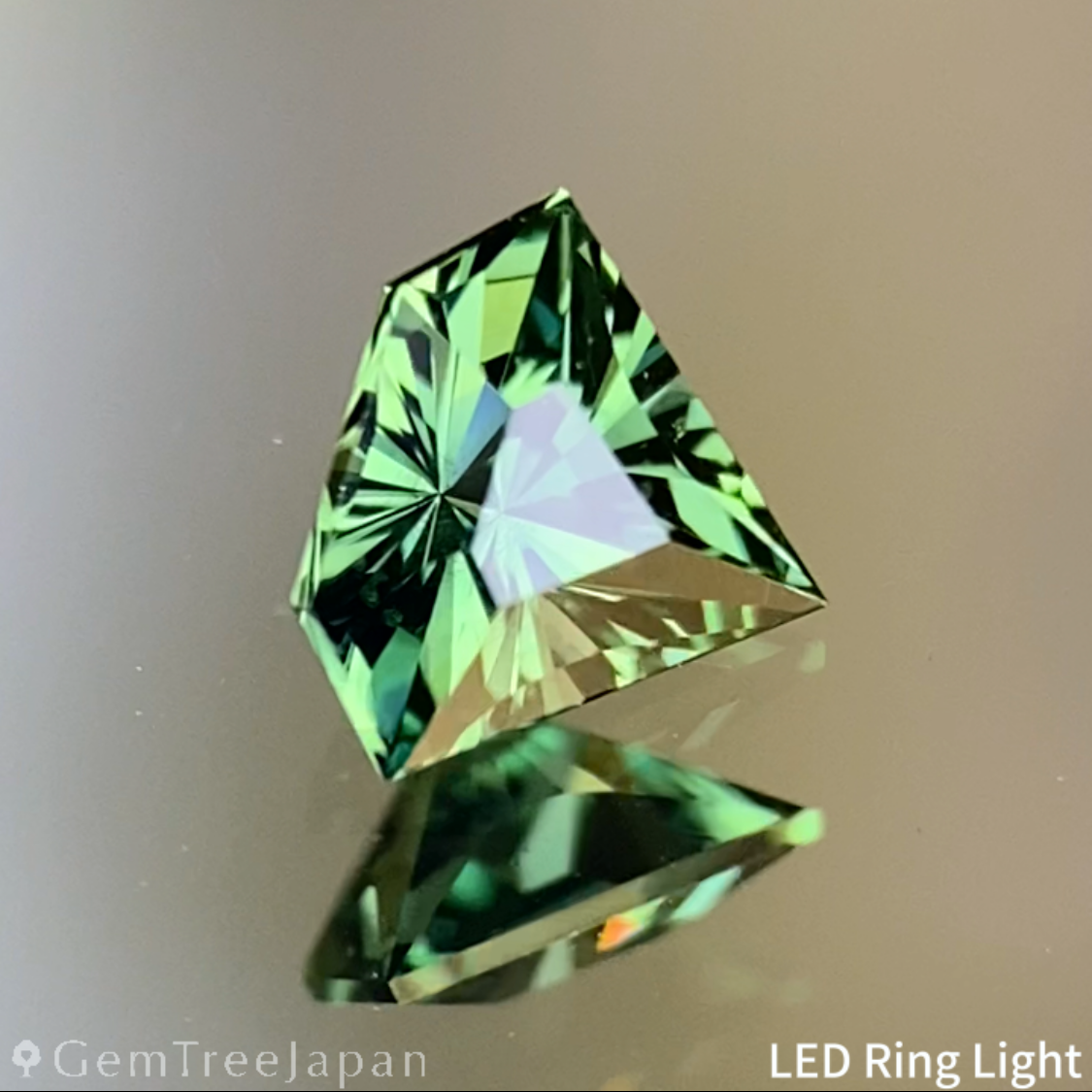 Yellowish Green Sapphire 0.263ct / Nigeria