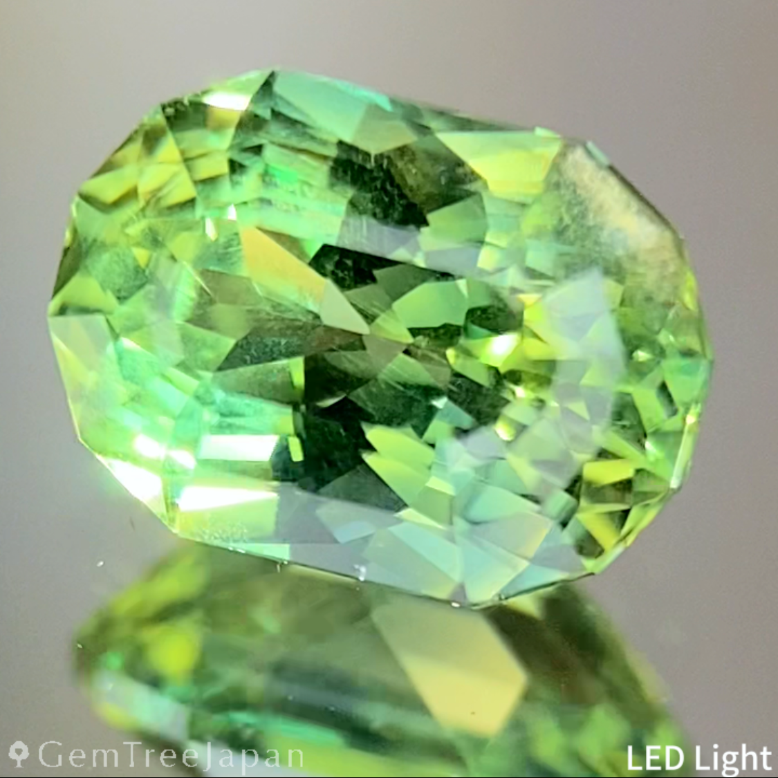 Yellowish Green Sapphire 1.240ct / Nigeria