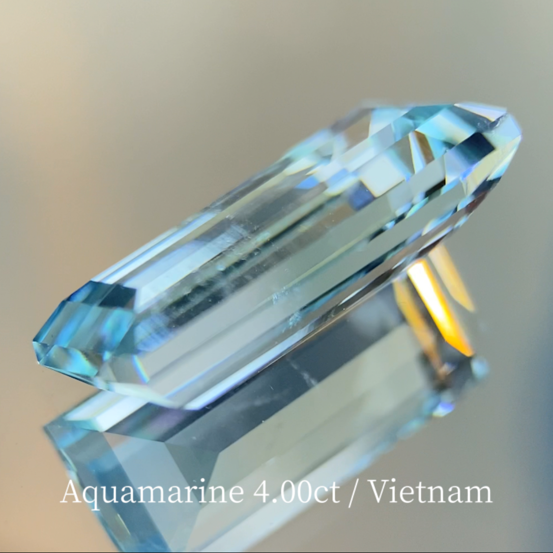 Aquamarine 4.004ct / Vietnam